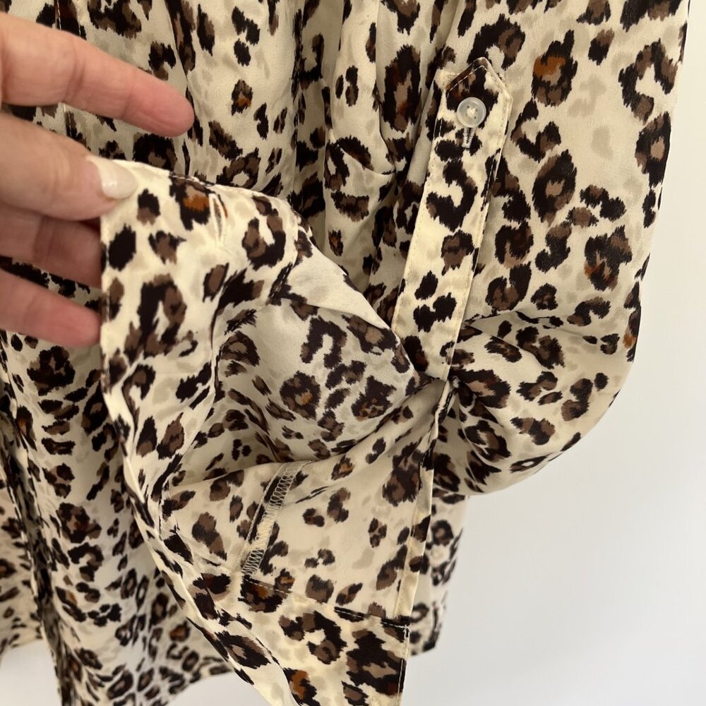Animal Print Blouse XL Maurices Button Up Flowy Business Casual Chic Trending - Picture 5 of 6